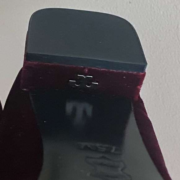 👠NIB Tory Burch Josephine Velvet Pumps 25MM Bordeaux👠 - Picture 5 of 8